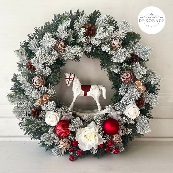 Hezký podvečer, nový zimní věnec z mé dílny NA PRODEJ.😉 https://www.dekoracespribehem.cz/novinky-2/ #zimnidekorace...